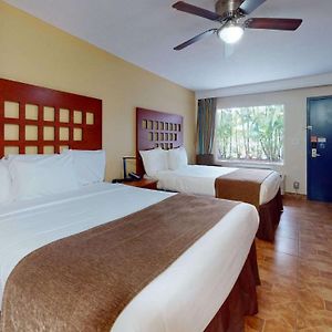Deluxe Queen Room Two Queen Beds Non-Smoking