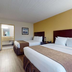 Queen Room Two Queen Beds Lot View Non-Smoking